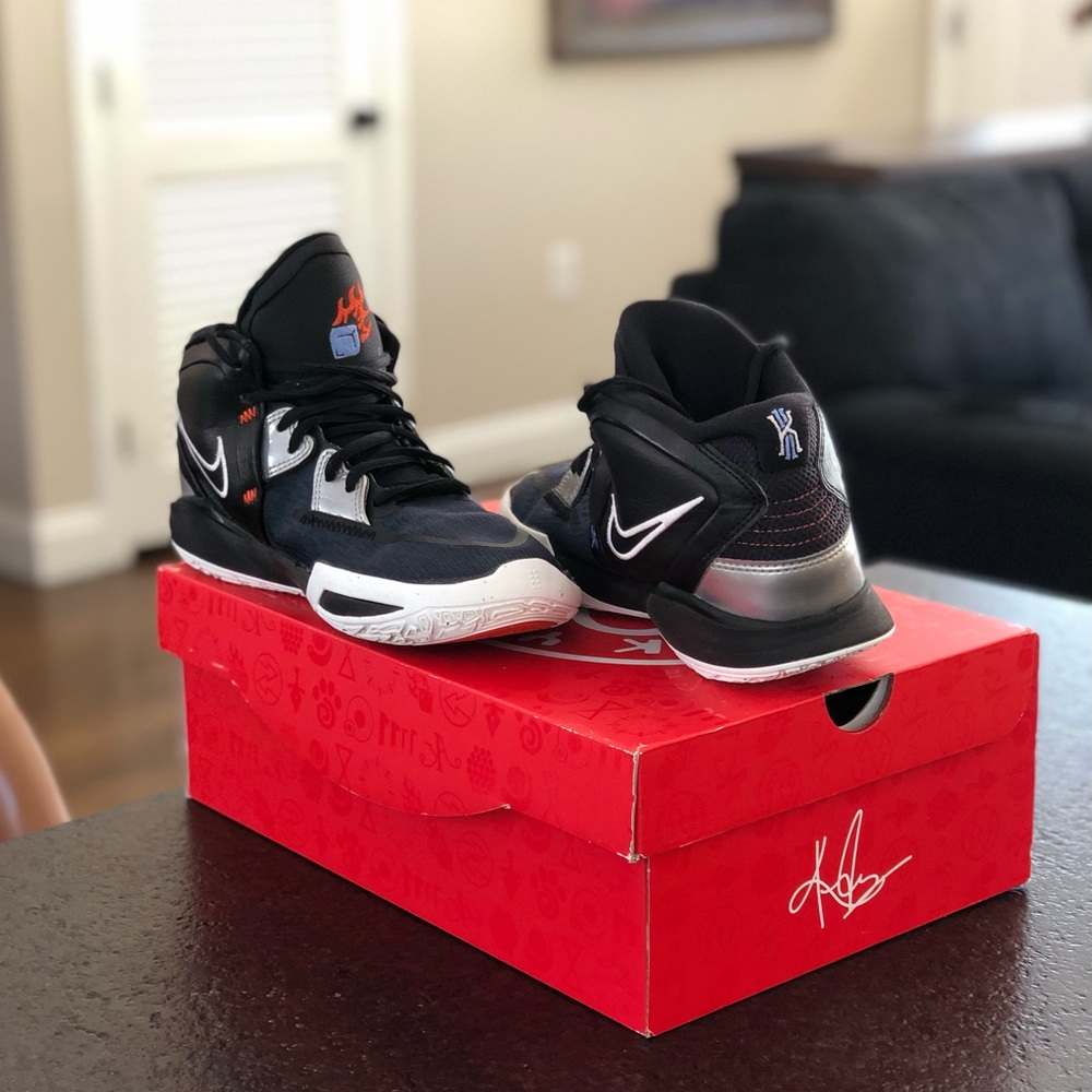 Youth Kyrie Infinity sneakers